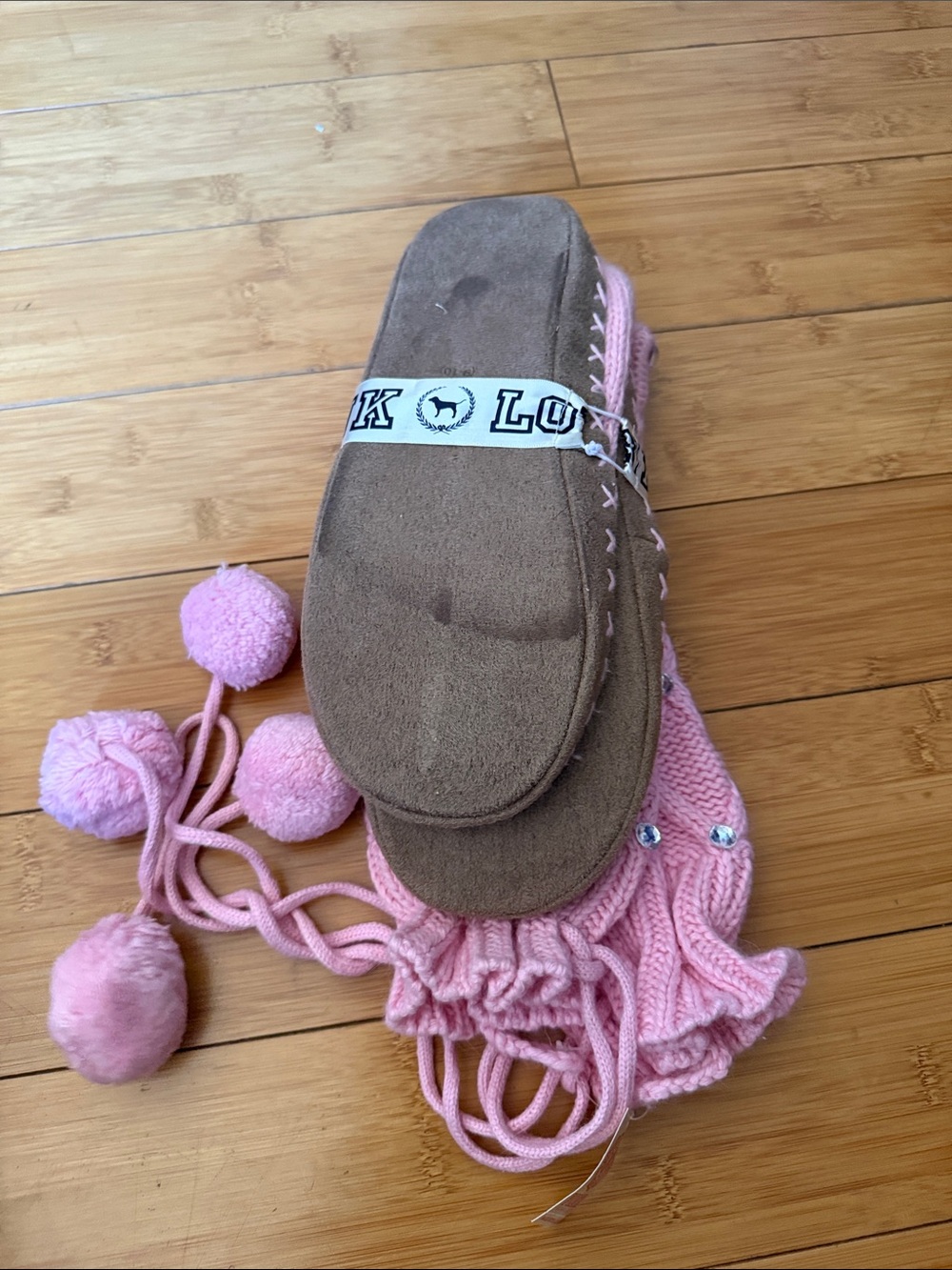 PINK Victoria's Secret Pink Cable Knit Pom Pom Bootie Slippers - Picture 4 of 5
